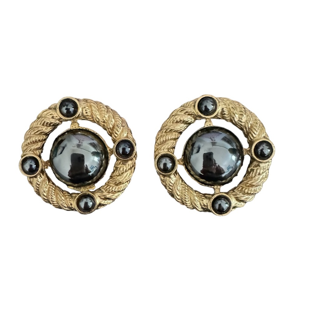 Vintage Round clip on earrings with grey pearl stones.